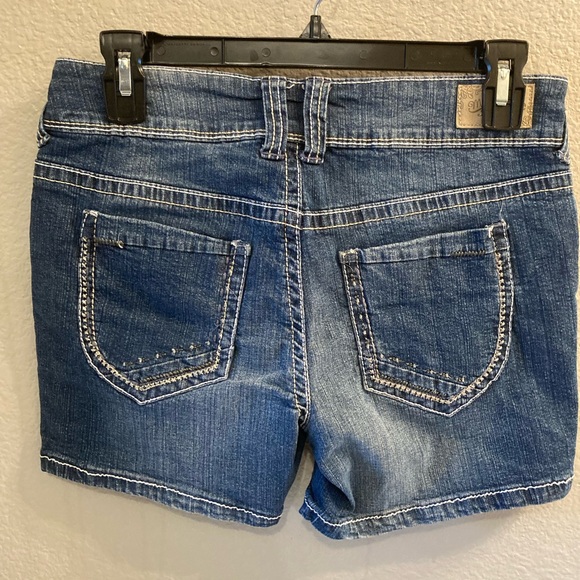 Myth of Jade denim stretchy shorts with thread details - Picture 3 of 9